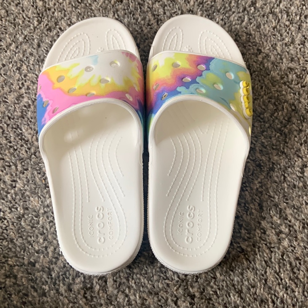 W9 tie dye crocs sandal